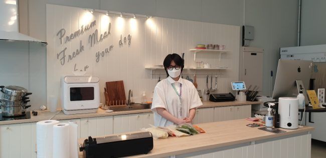 인천 송도국제도시의 뉴잇 테스트 스토어. 즉석에서 1:1 맞춤 조리 가능하다. @코코타임즈.