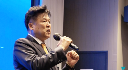 (주)위드랜드 이규현 회장은 반려인과 같이 꿈을 실현하는 기업으로, 대한민국 1등 애견 기업으로서 반려인과 함께 성장하는 회사로 도약할 수 있도록 최선을 다하겠다고 포부를 밝혔다. / 사진 제공 : 위드랜드 비전선포식 영상 화면 캡처